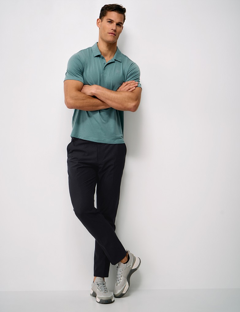 Classic Tapered Golf Chino in Black