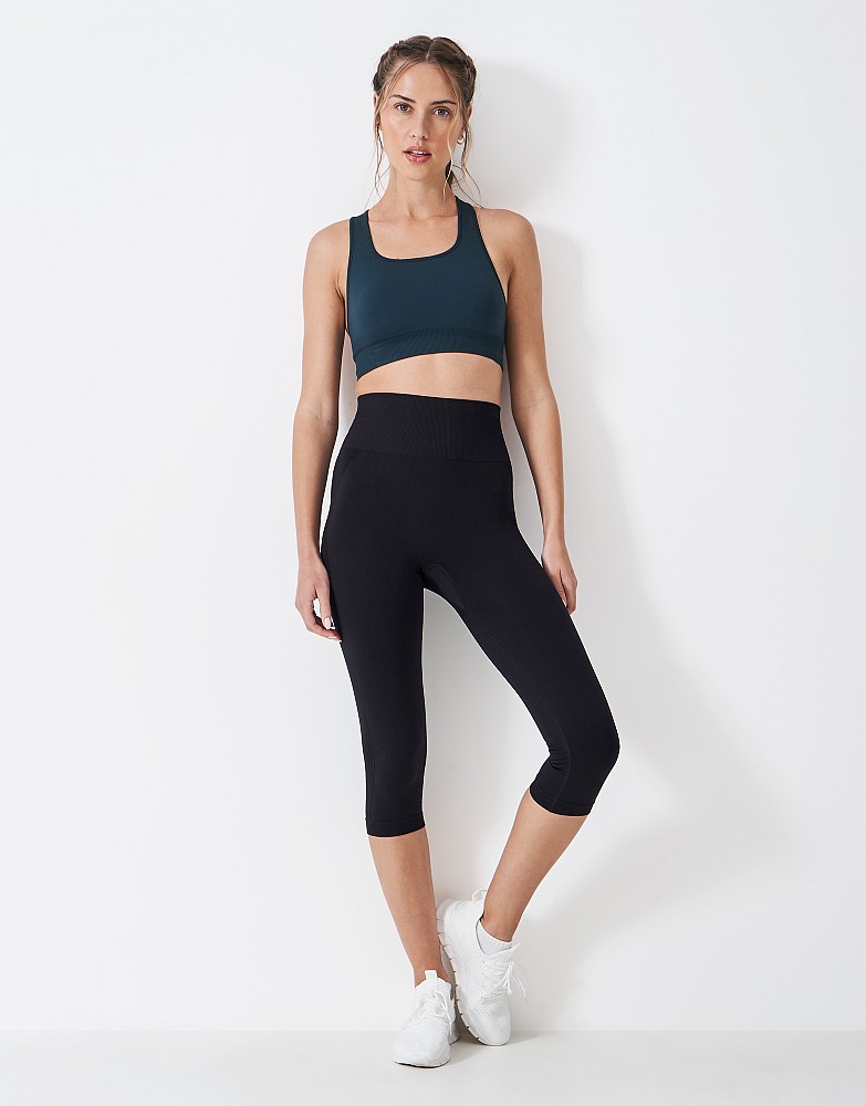 Seam Free Capri Leggings in Black