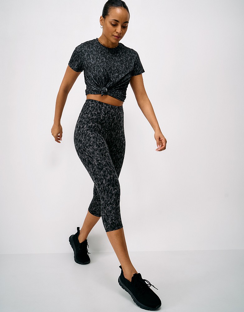 High Waisted Capri Leggings in Black Abstract