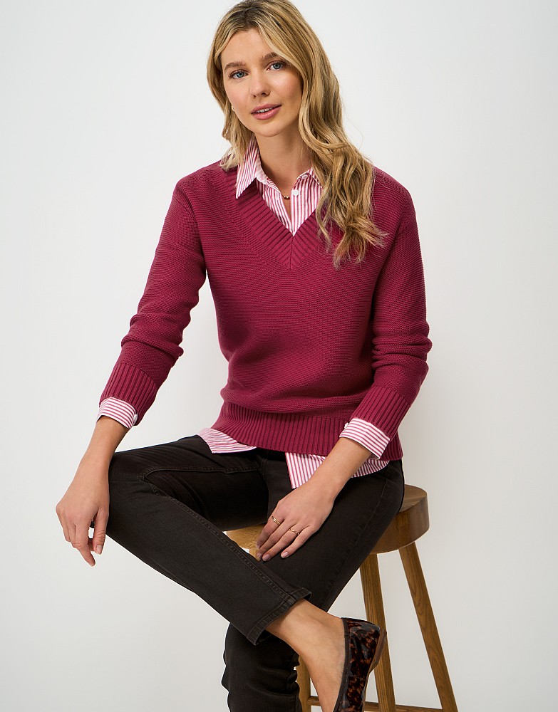 Cotton Links Stitch V-Neck Jumper in Red