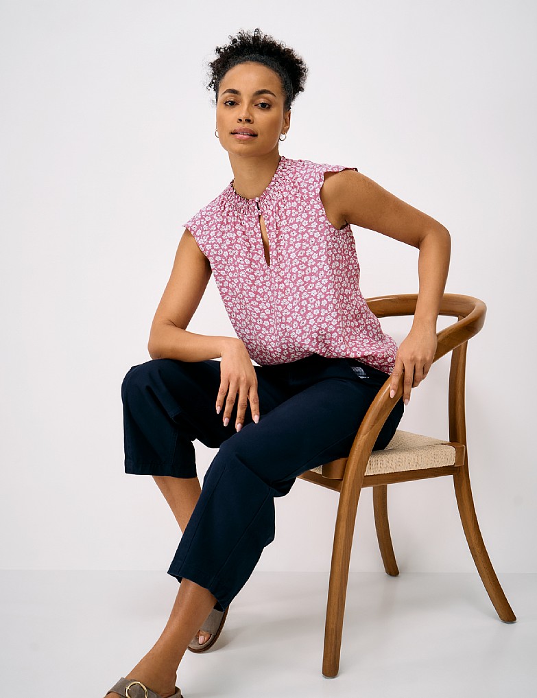 Dara Viscose Sleeveless Ditsy Floral Blouse in Pink