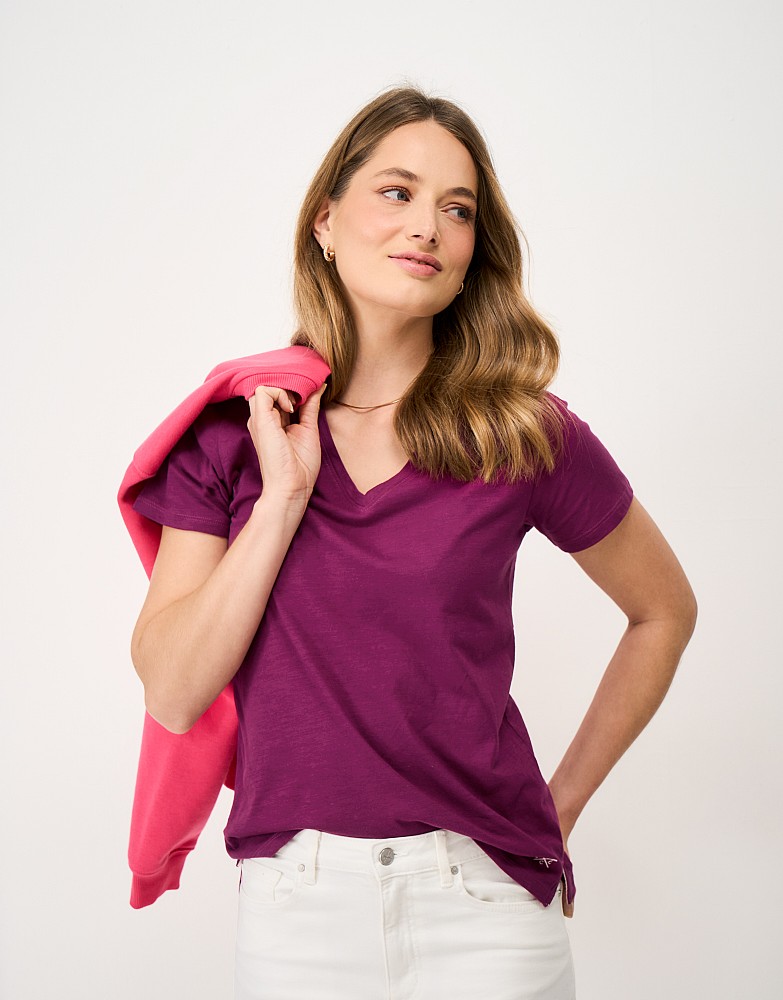 Cotton-Slub Perfect V-Neck Tee in Deep Red