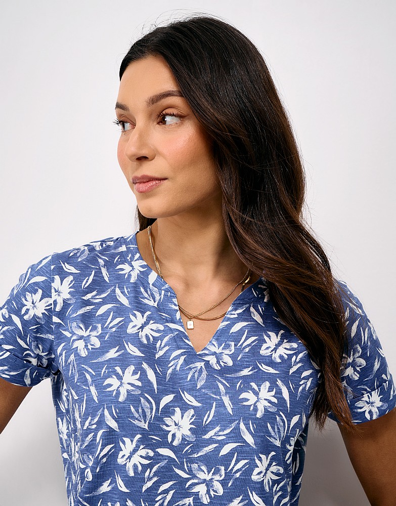 Notch Neck Printed T-Shirt in Blue Floral