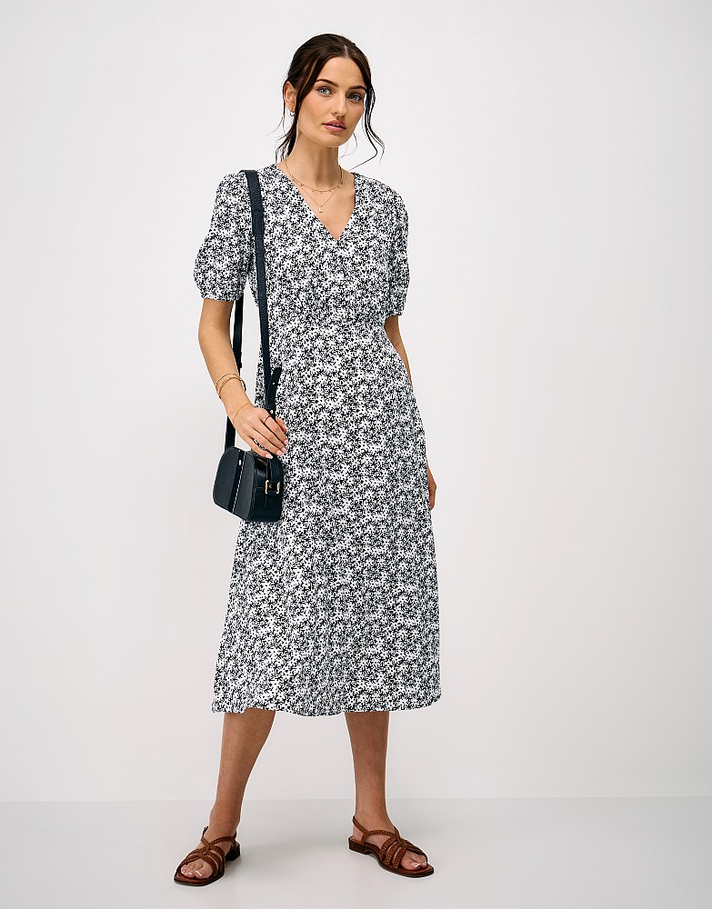 Ava Floral V-Neck Tea Dress in Navy Daisy Print