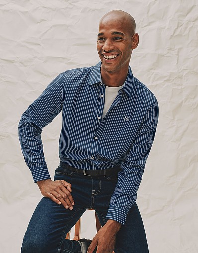 Poplin Micro Stripe Classic Fit Shirt in Navy and White
