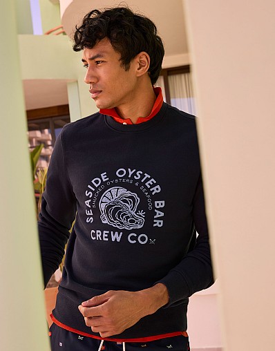 Oyster Graphic Crew Neck Sweatshirt in Navy