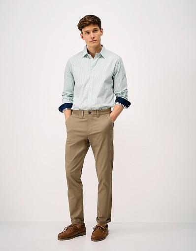 Slim Chino in Tan