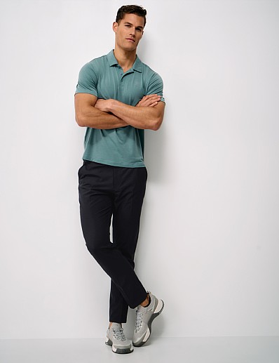 Classic Tapered Golf Chino in Black