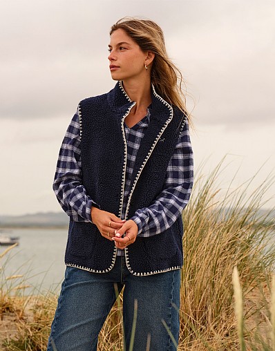 Edge-Stitch Borg Gilet in Navy