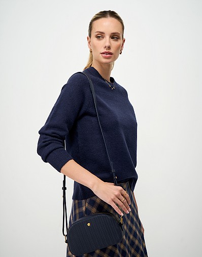 Crew Neck Raglan Jumper in Navy