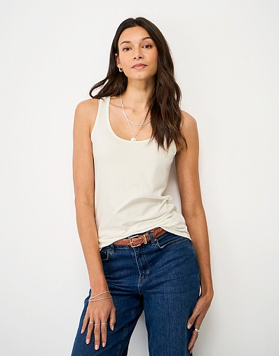 Classic Vest in White