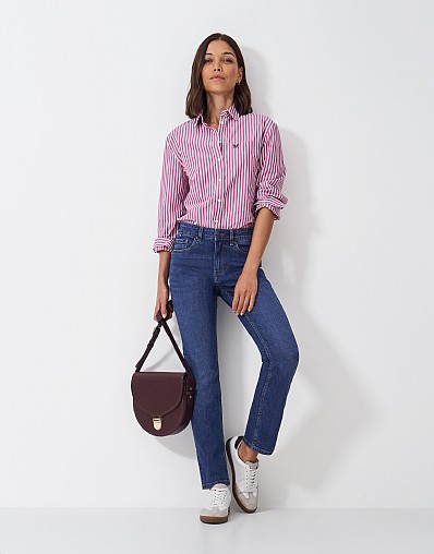 Straight Fit Jeans in Mid Wash