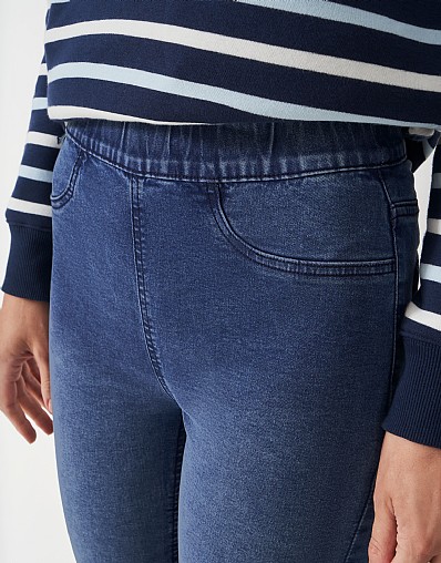 Cotton Blend Jegging in Mid Wash