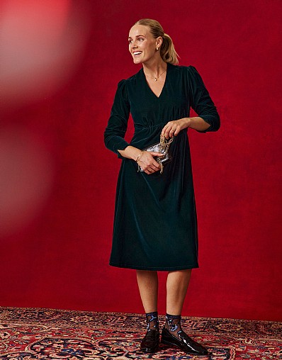 Clara Velvet Midi Dress in Green