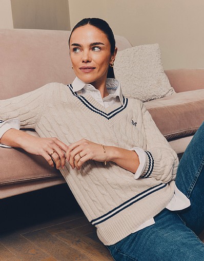Cable Knit Cricket Jumper in Neutral