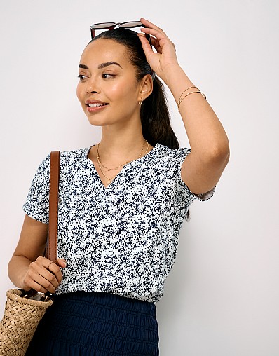 Notch Neck Printed T-Shirt in Navy Daisy