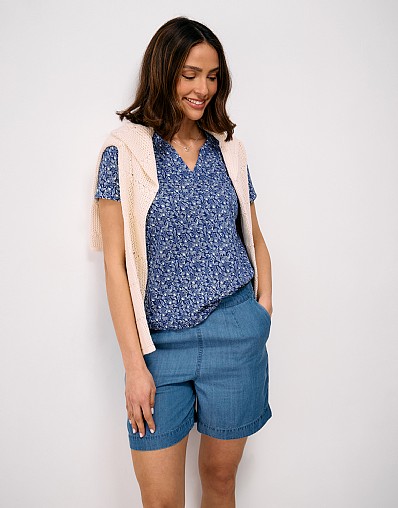 Notch Neck Printed T-Shirt in Navy Shell