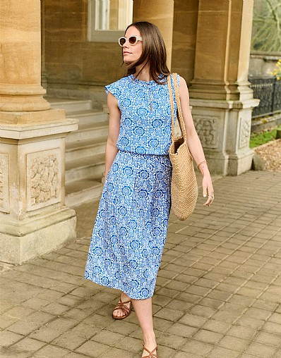 Fearne Darted Lyocell Blend Skirt in Blue and White Floral