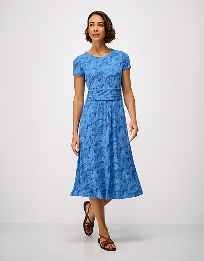 Lucy Short Sleeve Jersey Midi Dress in Blue Palm Print