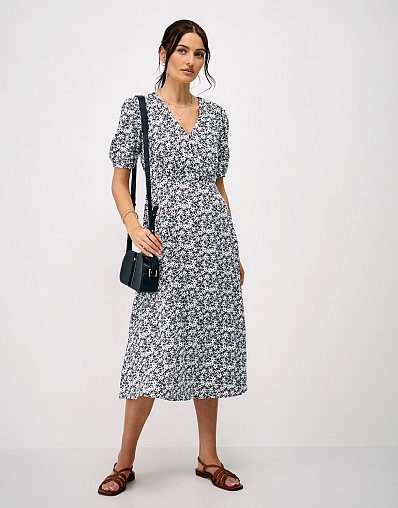 Ava Floral V-Neck Tea Dress in Navy Daisy Print