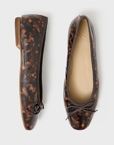 Leather Ballet Flats in Patent Tortoiseshell Print